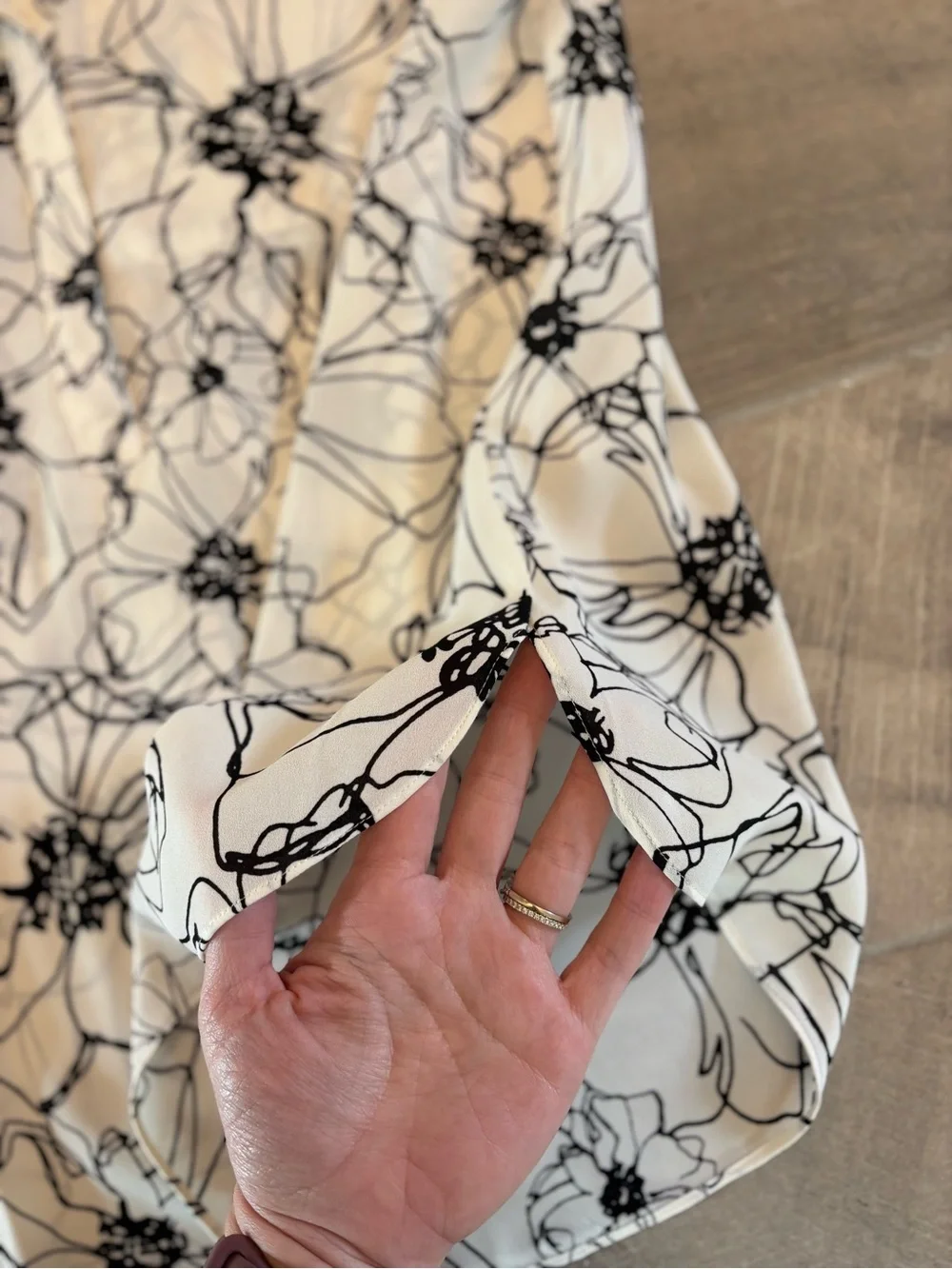 NYDJ Black White Floral Print Button Front Blouse Women’s Medium Office Work M - Picture 6 of 10